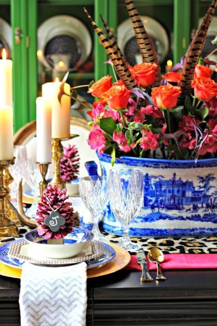 30 Blue and White Tablescapes for Thanksgiving