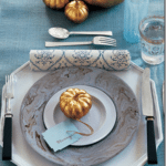 thanksgiving-tables-etting-gold-pumpkins-martha-stewart