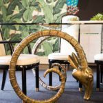 rams-head-table-the-original-martinique-beverly-hills-banana-leaf-wallpaper