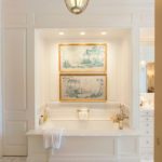 chinoiserie-white-marble-blue-white-bathroom