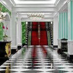 braziliance-palm-print-wallpaper-greenbrier-hotel-avenue-staircase