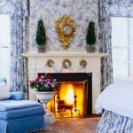 blue-and-white-chinoiserie-bedroom-christmas