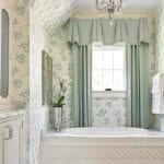 blue-and-white-bathroom-farrow-and-ball-wallpaper
