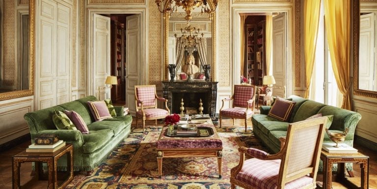A Très Chic Pied-à-Terre in Paris