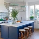 blue-and-white-kitchen-tile-backsplash