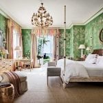 mario-buatta-palm-beach-chinoiserie-handpainted-gracie-wallpaper-bedroom