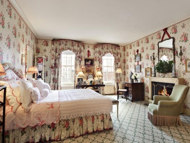 Roses & Pansies: A Classic Chintz by Colefax & Fowler