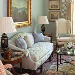 traditional-living-room-antique-furniture-oil-painting-curtains