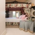canopy-bed-antique