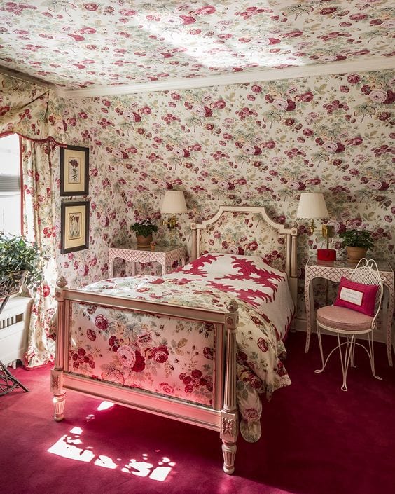 red-chintz-bedroom