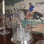 patricia-altschul-luzanne-otte-isaac-jenkins-mikell-house-charleston-mario-buatta-dining-room-zuber-revolutionary-war-birdcage-crystal-parrot-claret-silver-candlesticks