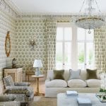 bowood-chintz-colefax-fowler-cowtan-tout-living-room-crystal-chandelier-english-country-style-veere-grenney