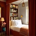 guest-room-canopy-bed-alcove-book-nook-veere-grenney-nina-flohr-london-townhouse