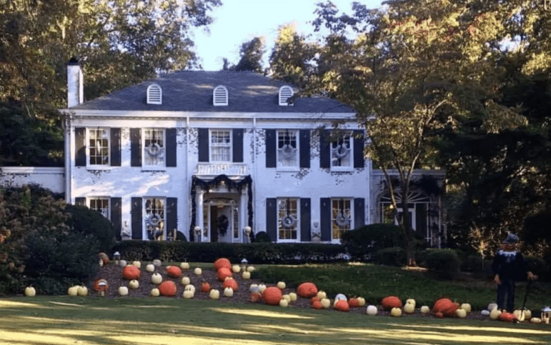 fall-halloween-thanksgiving-landscaping-front-door-decorating-ideas-pumpkins