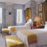 suzanne-tucker-blue-and-white-bedroom-twin-beds