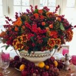 carolyne-roehm-thanksgiving-flowers-tablescape-arrangement-fresh-fruit-berries