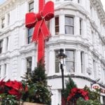 covent-garden-london-christmas-giant-bow-building