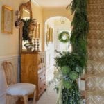 traditional-home-center-hall-colonial-stairs-staircase-christmas-wreath-garland