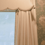 curtain-detail-chinoiserie-bells-pelmet