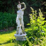 statue-with-robins