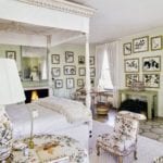 lee-radziwill-manhattan-apartment-fuschia-chintz-bedroom-canopy-colefax-fowler-tory-burch