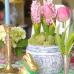 blue-white-chinoiserie-chinese-export-planeter-hyacinth-flowers-chocolate-bunny-lindt-easter-tablescape