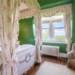 pink-green-chintz-bedroom-canopy-bed