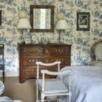 blue-and-white-toile-bedroom-english-country-style