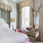 elegant-romantic-english-bedroom-canopy-bed-chintz-curtains