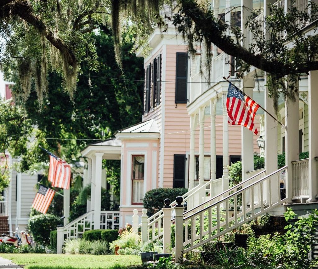 southern-living-beaufort-south-carolina-antebellum-homes-american-flags ...