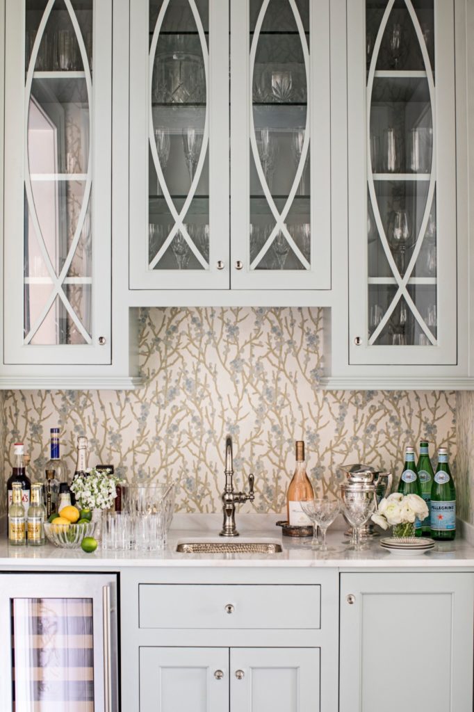 wet-bar-wallpaper-ice-cool-blue-clary-bosbyshell - The Glam Pad