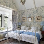 Dublin-scalamandre-toile-chinoiserie-bedroom-twin-beds-persian-rug