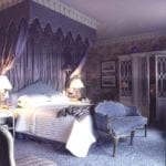 blue-canopy-bed-nicky-haslam-glamorous