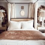 hanna-seabrook-instagram-bedroom-canopy-bed