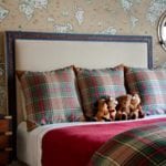 boys-bedroom-map-wallpaper-plaid-bedding-linens-traditional-preppy-classic-decor-ideas