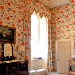 john-fowler-orange-chintz-curtains-upholstered-walls-english-country-home-style