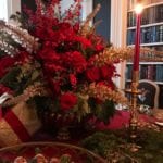 carolyne-roehm-christmas-tablescape-table-floral-arrangement-candles-gold-roses-flowers