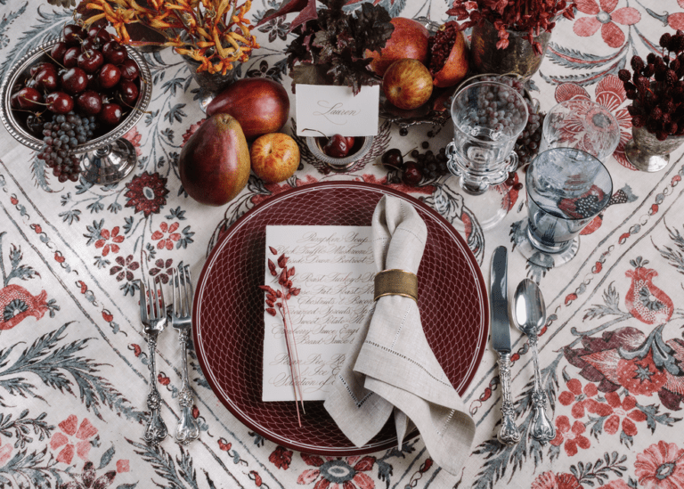 30 Thanksgiving Tablescapes + Inspiration