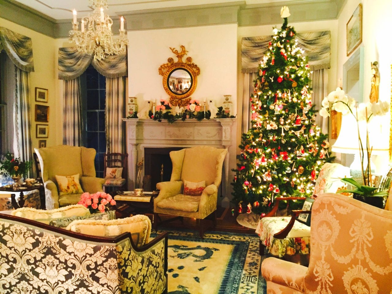 https://www.theglampad.com/wp-content/uploads/2019/11/holly-holden-pretty-proper-living-room-christmas-decor-tree-fox-hall.jpg