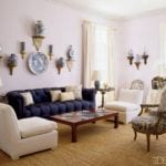 aerin-lauder-living-room-pink-walls-blue-and-white-chinese-chinoiserie-porcelain-hanging-on-walls