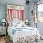 anna-louise-wolfe-bird-and-thistle-brunschwig-and-fils-beige-toile-canopy-bed-curtains-bedroom-blush-pink-blue-paint-accent-fabric