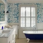 blue-brunschwig-fils-bird-thistle-bathroom-clawfoot-freestanding-tub-wallpaper