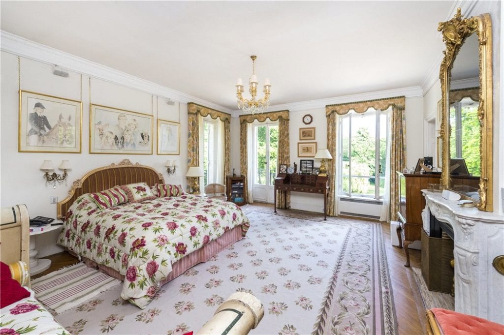 french-chateau-bedroom - The Glam Pad