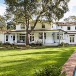 Back-Yard-Traditional-Southern-Colonial-Revival-Home-in-Atherton-California-by-Tim-Barber-Ltd-Architecture-and-Artistic-Designs-for-Living-Tineke-Triggs