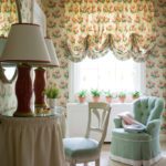 colefax-and-fowler-bowood-chintz-wallpaper-fabric-curtains-red-blue-pink-roses-dressing-room-table-vanity