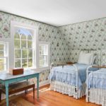 jackie-o-jacqueline-kennedy-onassis-summer-home-the-hamptons-wildmoor-bedroom-chintz-florals-twin-beds