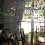 traditional-chinoiserie-wallpaper-dining-room-antiques-crystal-chandelier