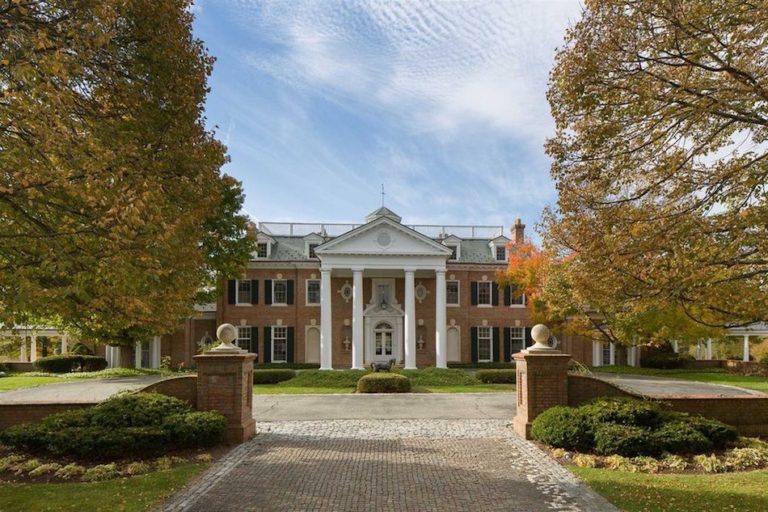 A Georgian Manor in Hudson Valley for Sale