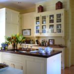 thomas-jayne-historic-home-nantucket-kitchen-english-style