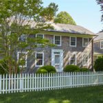 18th-century-hamptons-home-shingle-style-white-picket-fence